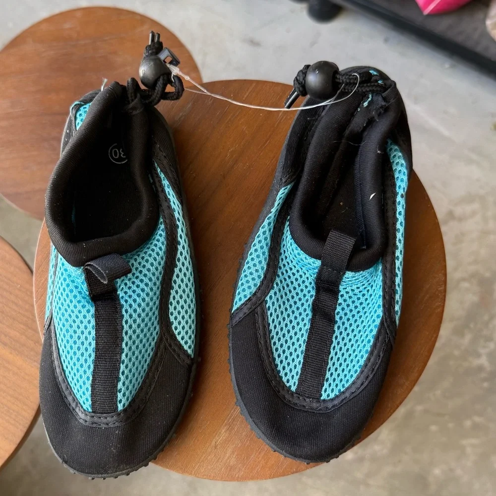 New! Kids aqua socks / water shoes